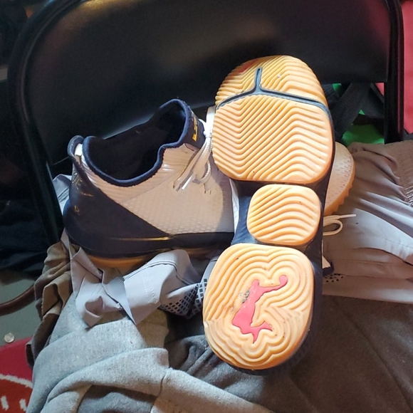 Shoes - Picture 2 of 2